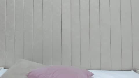Snapshot of littleoliviia_ chatting on February 17, 1:00 pm im olivia IG littleolivia01 online show from February 17, 1:00 pm