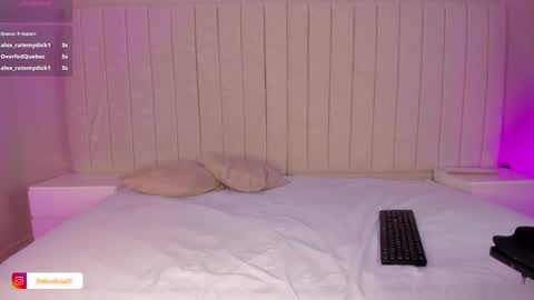 Snapshot of littleoliviia_ chatting on December 13, 3:00 pm im olivia IG littleolivia01 online show from December 13, 3:00 pm