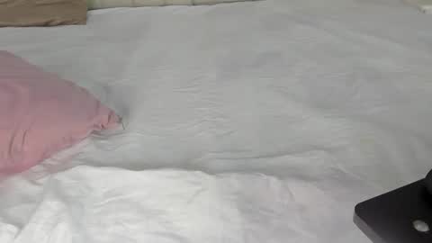 Snapshot of littleoliviia_ chatting on February 16, 1:05 pm im olivia IG littleolivia01 online show from February 16, 1:05 pm