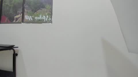 Snapshot of littleoliviia_ chatting on February 6, 12:48 pm im olivia IG littleolivia01 online show from February 6, 12:48 pm