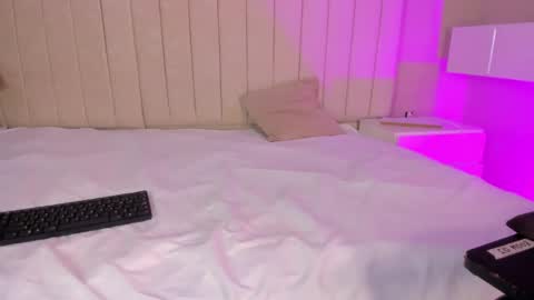 Snapshot of littleoliviia_ chatting on December 7, 1:40 pm im olivia IG littleolivia01 online show from December 7, 1:40 pm