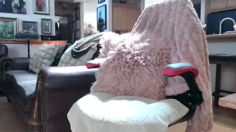 Miss D   Shows Mon Wed  Fri online show from March 18, 7:19 pm