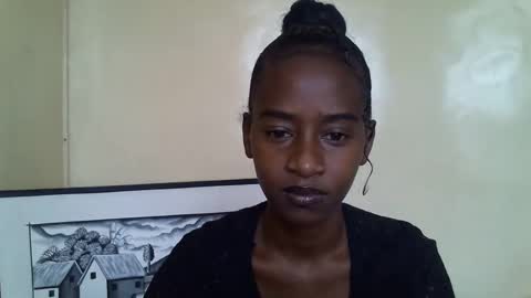 littlesandie online show from December 13, 6:42 am