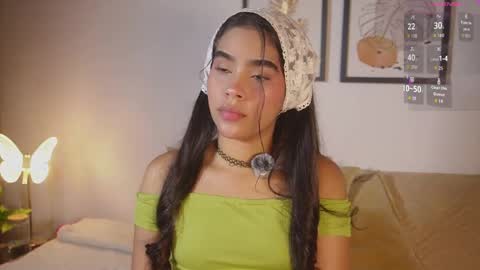 littletammy_ online show from May 20, 5:43 pm