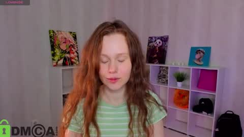 livelyluna online show from September 29, 12:05 am