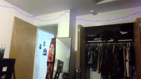 Snapshot of livmirage chatting on January 27, 2:20 am Liv Mirage online show from January 27, 2:20 am