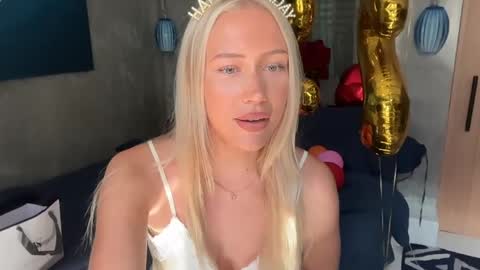 olivia online show from March 31, 1:27 am