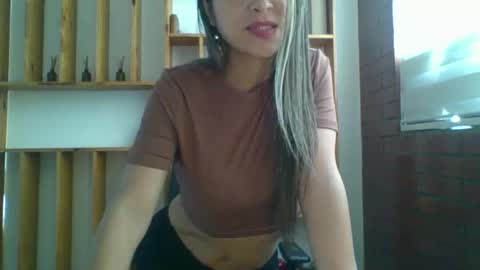 liz_28 online show from October 7, 8:24 pm