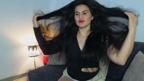 Snapshot of liz_devine chatting on December 19, 4:13 pm liz online show from December 19, 4:13 pm