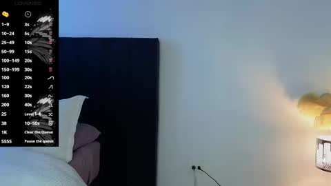 Snapshot of liz_devine chatting on February 19, 3:38 pm liz online show from February 19, 3:38 pm