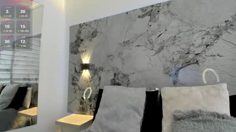 Liz  online show from November 8, 11:37 am