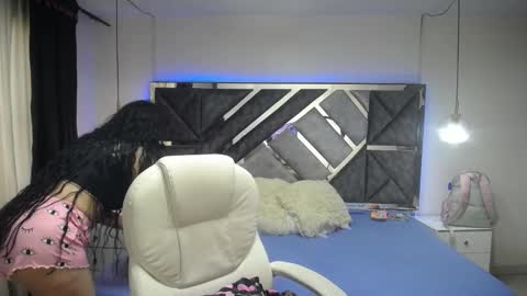 Snapshot of lizha_milf chatting on March 3, 12:53 pm Lizha online show from March 3, 12:53 pm