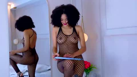 lizlilux online show from September 11, 11:32 am