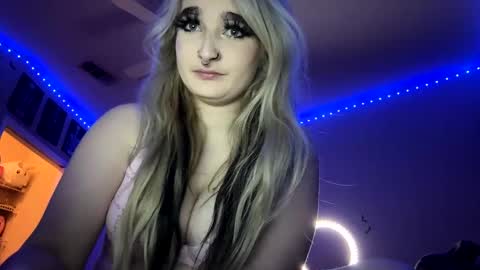 Snapshot of lizz44887 chatting on January 24, 2:49 am Lizz online show from January 24, 2:49 am