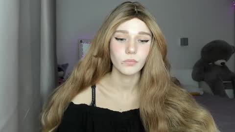 lizza_a online show from April 5, 6:18 pm