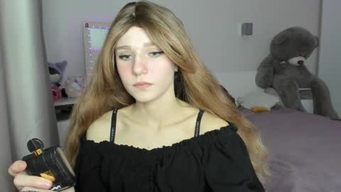 lizza_a online show from April 3, 6:06 pm