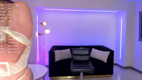 Lizzi  online show from March 28, 1:10 pm