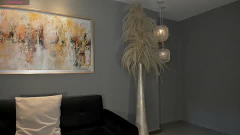 Lizzi  online show from March 15, 5:15 pm