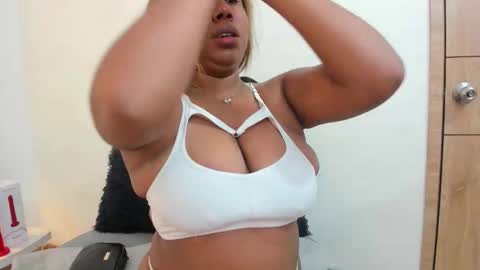 lizzie_williamss online show from December 15, 3:01 am