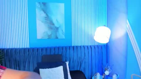 Lizzie Evan online show from October 6, 11:49 am