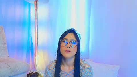 lizzy_kane online show from May 7, 8:23 pm