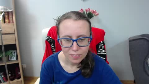Lizzy online show from May 12, 4:32 am