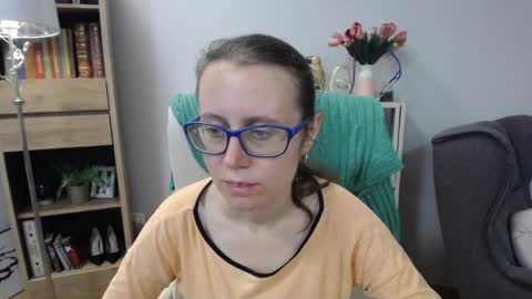 Lizzy online show from May 22, 4:43 am
