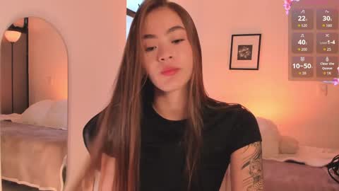 Lizzy Colins online show from June 7, 5:20 pm