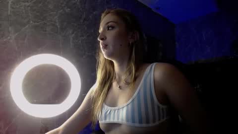 lizzysnow online show from September 10, 12:05 pm