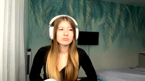 Kate online show from April 7, 1:24 pm