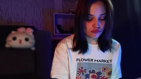 lola online show from April 3, 9:07 am