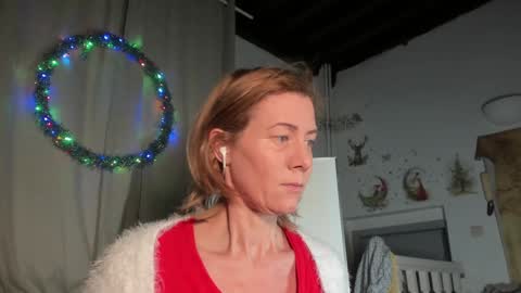 lola_belgium online show from January 1, 2:42 pm
