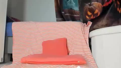 lola_belgium online show from October 21, 2:43 pm