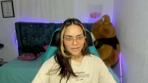 Lola online show from September 20, 4:27 pm