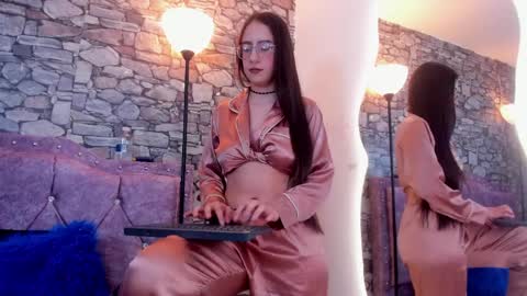 LOLA online show from March 26, 7:48 pm