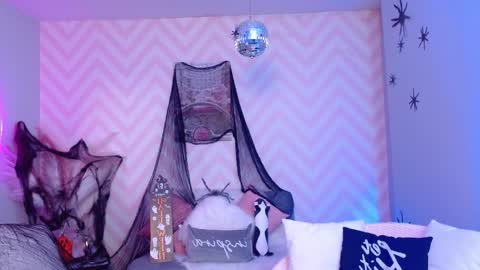 Lola online show from October 20, 4:21 pm