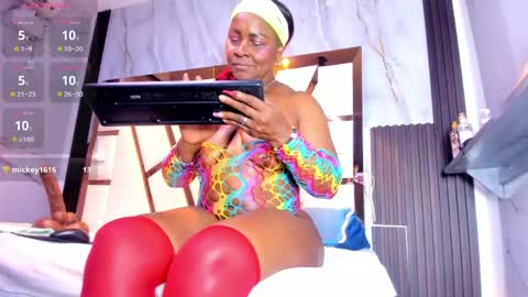 Lola online show from April 29, 5:30 pm