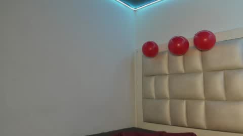 lola_js online show from May 16, 12:04 pm