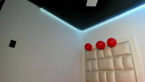 lola_js online show from May 4, 11:58 am