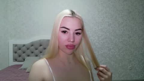 lola_lipps online show from March 15, 6:54 pm