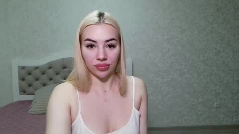 lola_lipps online show from March 17, 7:29 pm