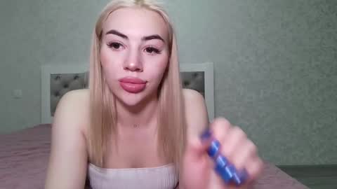lola_lipps online show from March 27, 10:21 pm