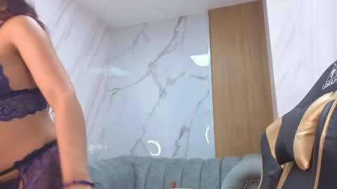Lola online show from May 23, 9:24 pm
