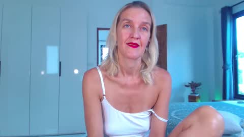 Lola online show from February 3, 6:00 am