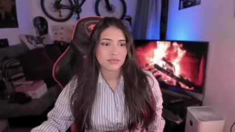 lolaasmith_21 online show from April 10, 8:59 pm