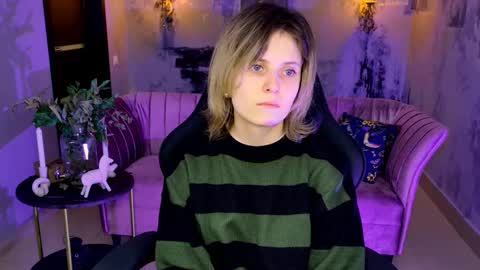 Snapshot of lolaasmus chatting on February 25, 8:03 am I consider myself the god Loki but life just calls me LOL online show from February 25, 8:03 am