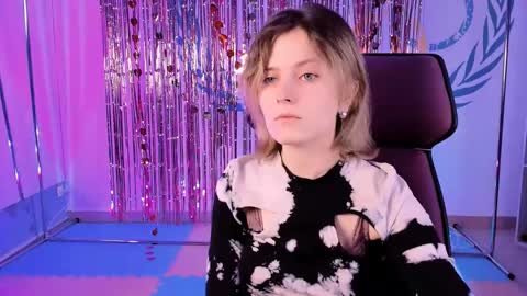 Snapshot of lolaasmus chatting on February 27, 5:13 am I consider myself the god Loki but life just calls me LOL online show from February 27, 5:13 am