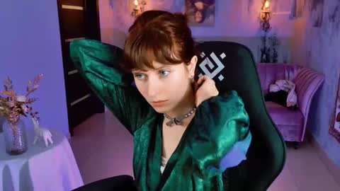 Snapshot of lolaasmus chatting on September 26, 9:51 am I consider myself the god Loki but life just calls me LOL online show from September 26, 9:51 am