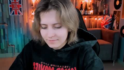 Snapshot of lolaasmus chatting on December 18, 5:15 am I consider myself the god Loki but life just calls me LOL online show from December 18, 5:15 am