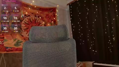 lolami_ online show from May 10, 8:16 am
